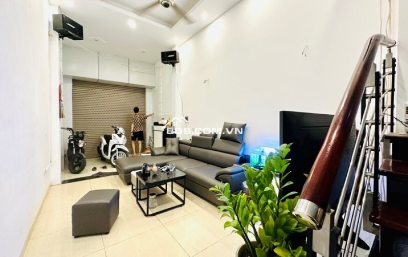 Tôn Thất Tùng: Nhà 5 tầng, căn góc, nội thất đẹp sẵn ở, 1phút ra phố, an ninh cao, 40m2, 9.5tỷ